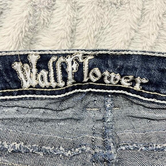 Wallflower Womens 9 Distressed Capri Jeans Lace Belt Stretch NWT Streetwear Boho - Picture 4 of 9